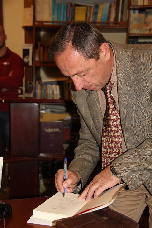 Book signing at the presentation of "Drita në det"
