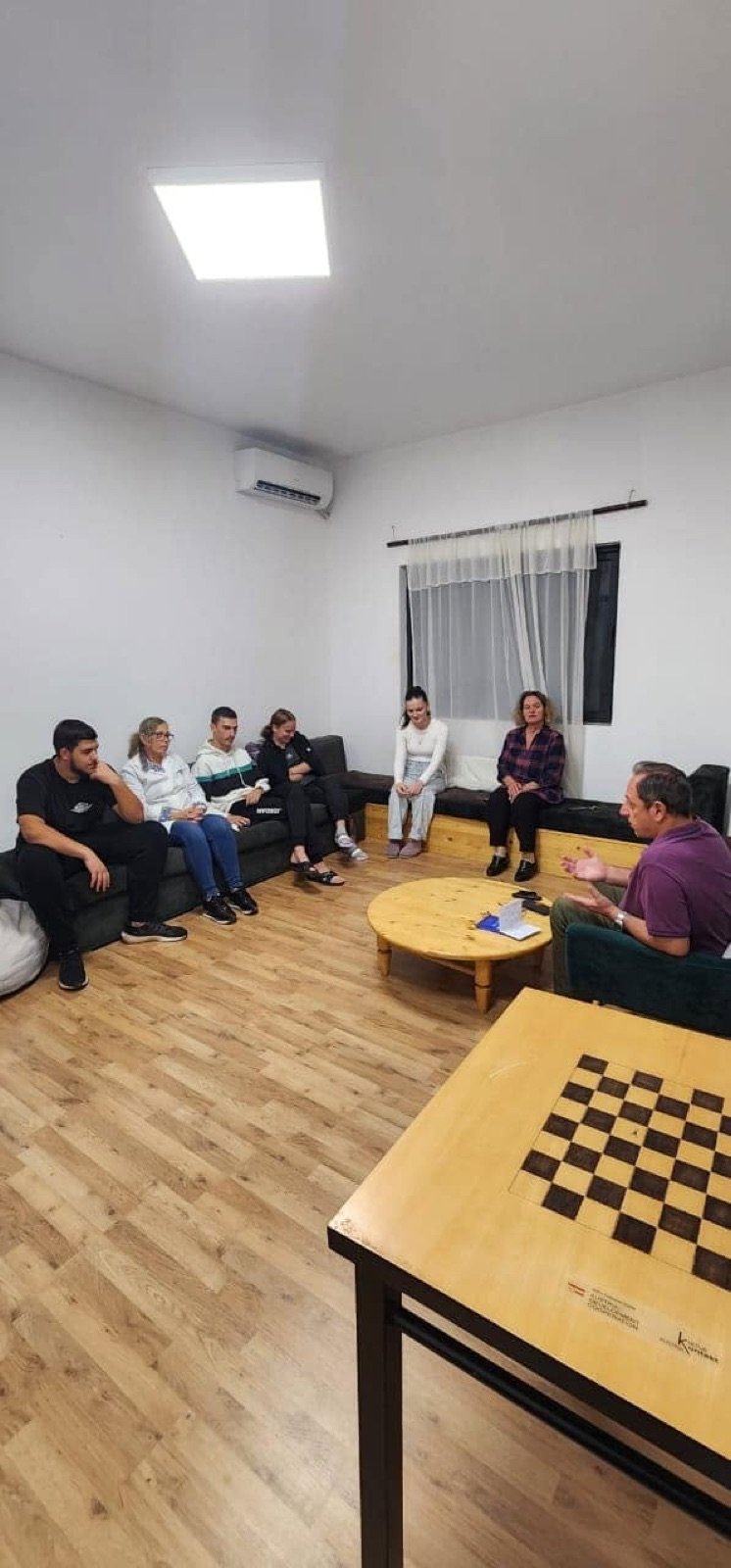 Meeting with students at the "Antoni Athanas" boarding house, Saranda — «Blu e thellë»